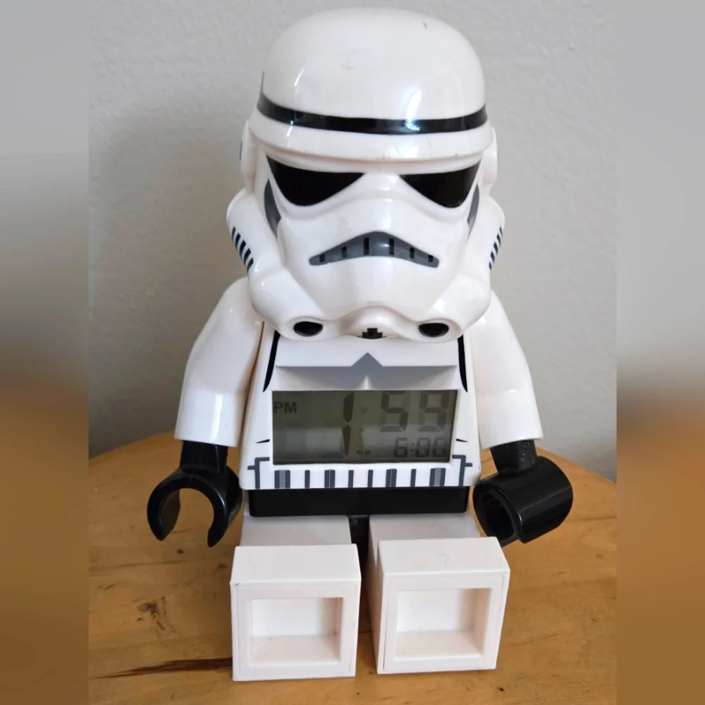 LEGO Star Wars 9002137 Stormtrooper  Light Up Alarm Clock - Picture 3 of 9